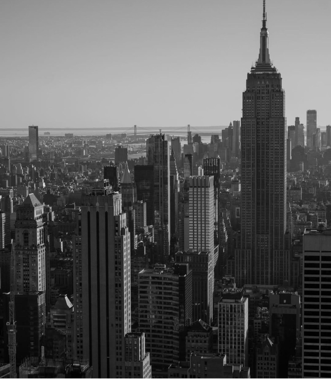 Schwarzweiß: Blick über Manhattan mit dem Empire State Building